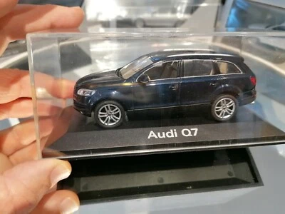 Schuco 1/43 Audi Q7 2006 MINT with showcase - Immagine 1 di 4