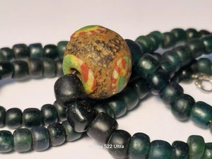 A LARGE NECKLACE OF ANCIENT PERSIAN EYE GLASS & ANTIQUE GREEN GLASS BEADS (60cm) - Picture 1 of 17