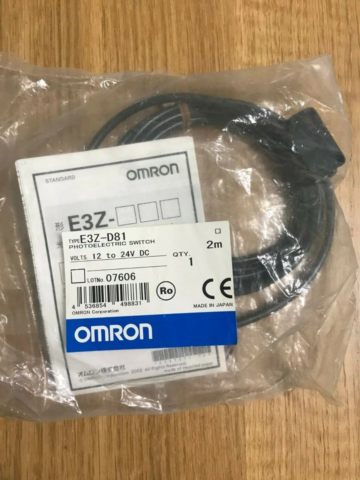 OMRON E3Z-D81 Photoelectric Automation Sensor Switch 12V-24VDC 3 Pin PNP Output - Image 1 of 1