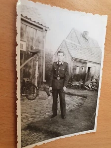 Foto Stahnsdorf Haus Hof Heinrich Zille Straße mit DDR Grenzer Grenztruppen der - Picture 1 of 3