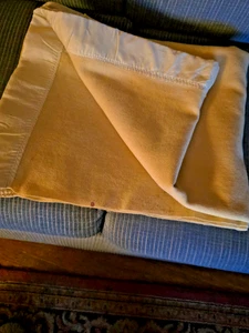 Manta de lana amarilla brillante de colección peso medio con bonita encuadernación a juego 80"x64" - Imagen 1 de 4