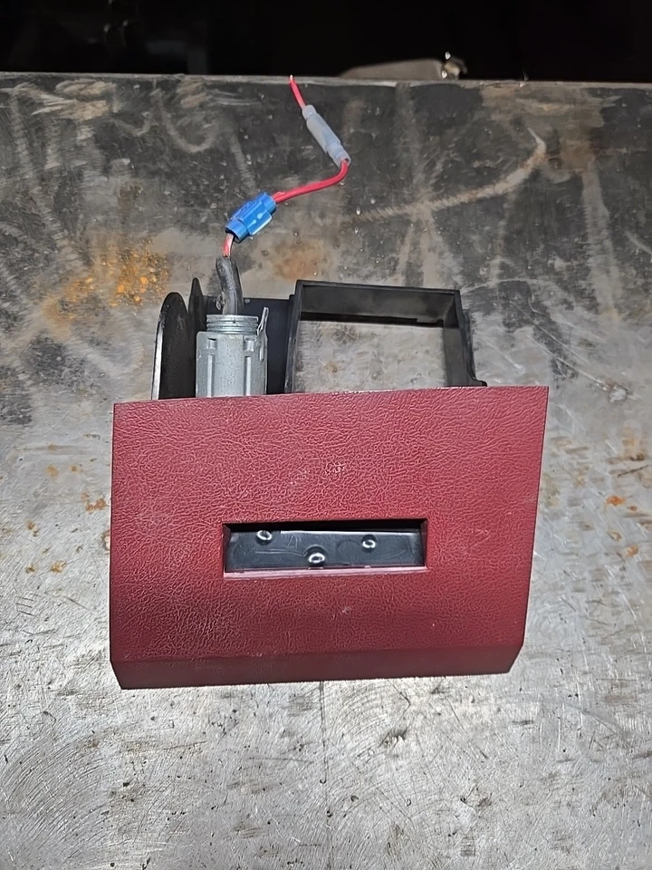 81-93 Dodge Ram Truck Ramcharger tablero rojo cenicero marco encendedor de cigarrillos OEM Foto 1 de 4