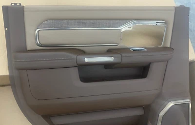 Panel moldura puerta trasera izquierda Mopar original 6QX592N8AD Foto 1 de 4