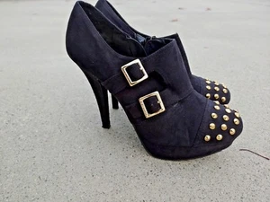 G by GUESS Gold Stud SEXY Gothic Pumps Black High Heels Womens Shoes Sz 9 👣b5 - Picture 1 of 9