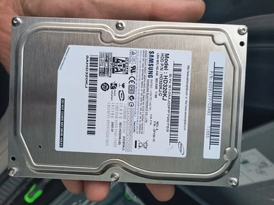Samsung HD320KJ P/N:HD320KJ/C FW:CP100-10 320GB 3.5" SATA Hard Drive - Image 1 of 3