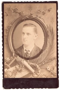VG+ BERNVILLE PA c1890 RARE trompe l'oeil FLORAL MUSICAL FEATHER Cabinet Card - Picture 1 of 12