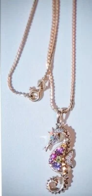 Colgante de diamantes y gemas de caballito de mar de 18 quilates/g/cadena y oro de 9 quilates/año Foto 1 de 2