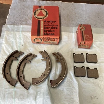 Pastillas de freno delanteras y zapatas traseras peugeot 304 1971/73.  ABS/PE11/R y AD/PE9/F Foto 1 de 4