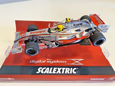 SCX DIGITAL 1350 Vodafone McLaren Mercedes MP4-22 F1 Hamilton #2 1/32 Slotcar - Bild 1 von 4