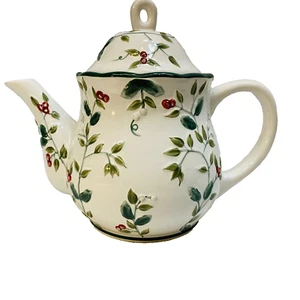 Pfaltzgraff Winterberry Teapot 5 cups Made in China Stoneware Christmas - Picture 1 of 10