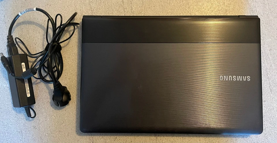 PC Portable Samsung NP300E5C-S08FR - 8 Go RAM - 1050 Go SSD - Immagine 1 di 4