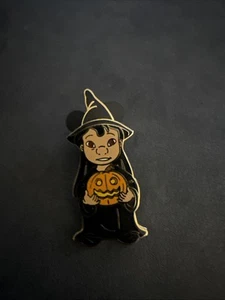 2003 Disney Lilo verkleidet als Hexe hält Kürbis Halloween Pin neu auf Karte - Bild 1 von 2