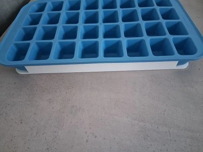 Ikea Silikon Eiswürfelform Eiswürfelbereiter Eiswürfelbehälter blau - Bild 1 von 4