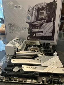 ASUS ROG STRIX AMD B650-A GAMING WIFI MOTHERBOARD AM5 Packet Gen5 M.2 slot - Picture 1 of 15