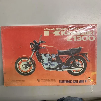KAWASAKI Z1300 TX1743 - Scala 1:8 N.1 Kit Da Montare Collezione Moto | PERFETTO - Immagine 1 di 3