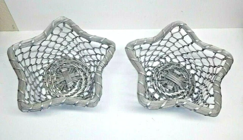 2 STAR SHAPED METAL WIRE SILVER TONE NESTING BASKETS - U Cover