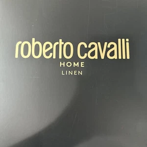 JUEGO DE TOALLAS ROBERTO CAVALLI ARALDICO 2 piezas marfil esculpido invitado/mano nuevo en caja hermoso - Imagen 1 de 11