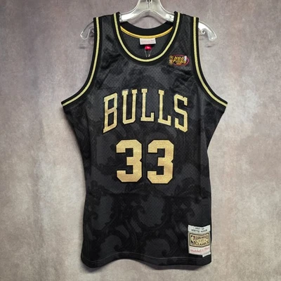 Camiseta deportiva Mitchell Ness Chicago Bulls Scottie Pippen 33 negra dorada Tolie L $150 nueva con etiquetas Foto 1 de 4