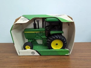 1/16 Ertl Toy John Deere 4255 Row Crop Tractor - Picture 1 of 3