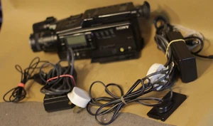 Sony CCD-V800E Hi8 Handycam mit Zubehör Kabel FÜR TEILE ODER REPARATUR - Bild 1 von 11