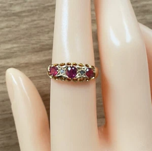 18k Yellow Gold Rhodolite Garnet Diamond Three-Stone Vintage Ring, UK Size N 1/2 - Picture 1 of 5