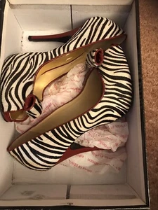ZEBRA STILETTOS PEEP TOE 50s 60s STYLE MODA IN PELLE PIN UP GLAMOROUS 6 39 RETRO - Picture 1 of 13