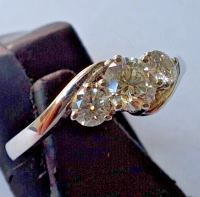 18ct White Gold and Diamond Three-Stone Ring - Image 1 of 4