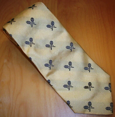 Желтые теннисные ракетки в полоску шелковый галстук Park Avenue 57 футов L x 3,75 дюйма W (D938) - Изображение 1 из 3