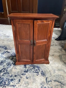 Vintage Puppenkleidung Kleiderschrank aus Holz - 14,75"x11,5"x5,5" - Top Zustand - Bild 1 von 5