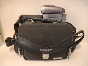 Sony DCR-DVD 403 NTSC 3MP DVD Handycam videocamera con zoom 120x - Foto 1 di 15
