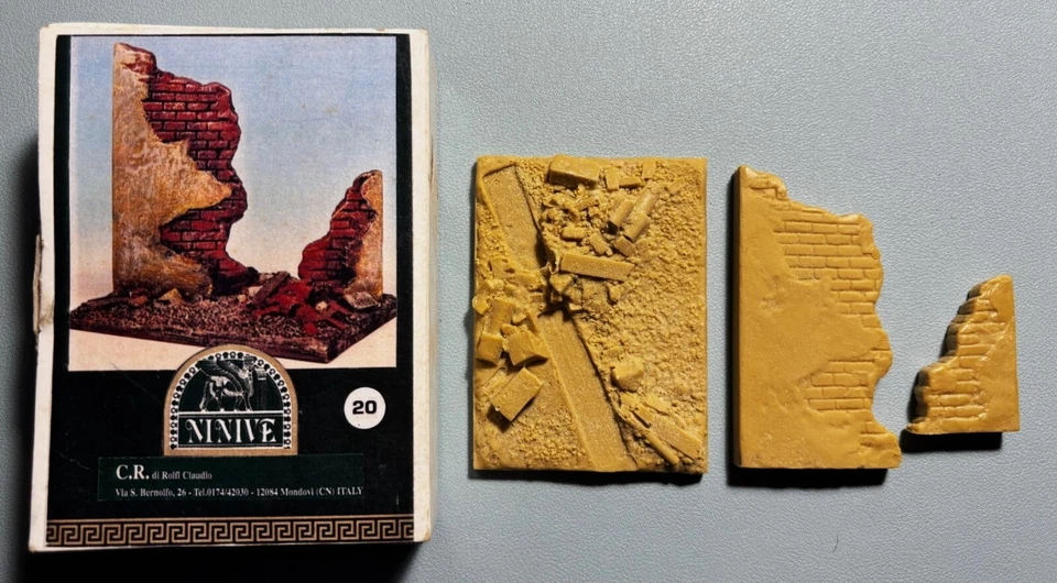 C. R. NINIVE MODELS n°20 - BASE CON MURO DI MATTONI ROTTO - 1/35 RESIN KIT - Immagine 1 di 1