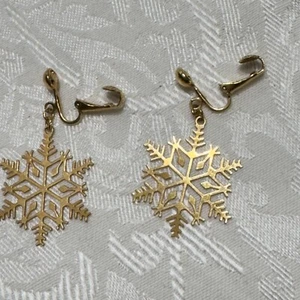 Avon Vintage 1970s Snowflake Clip On Earrings- Goldtone Dangle - Picture 1 of 7