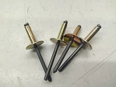 Remache Cantidad 4 - 2000 POLARIS NOS Foto 1 de 4