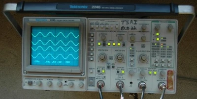 Osciloscopio Tektronix 2246 MOD A cuatro canales 100 MHz, dos sondas, cable de alimentación Foto 1 de 4