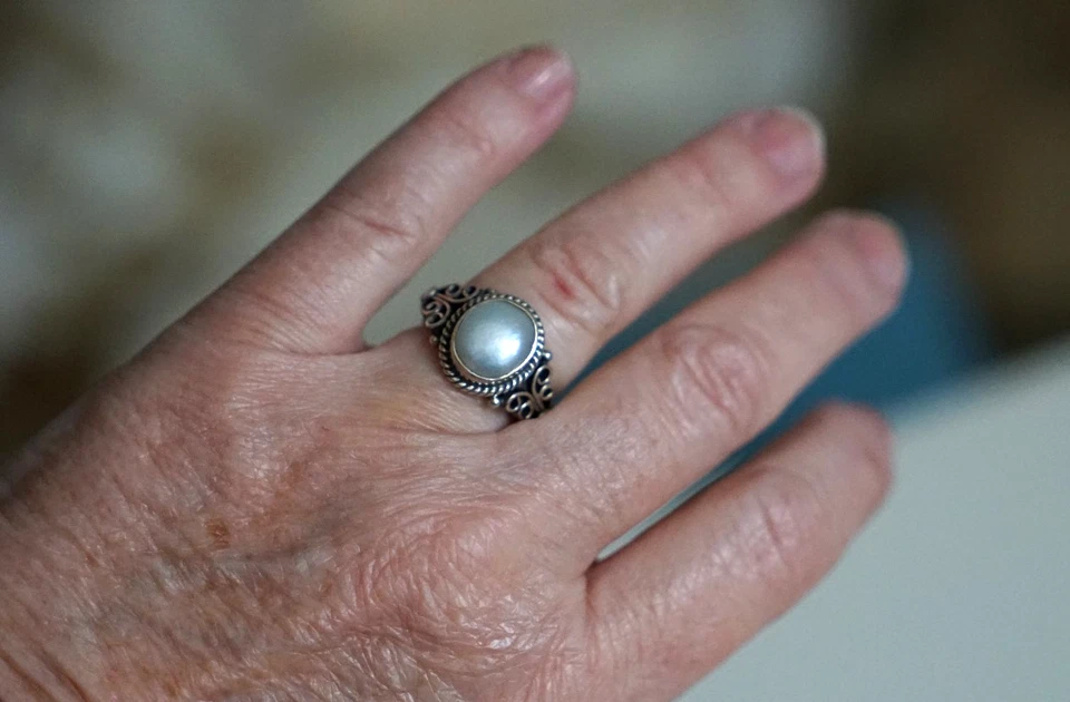 Anello d'argento con perla grigia - Immagine 1 di 1