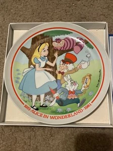 Disney’s Alice in Wonderland Plate with Certificate of Authenticity  - Picture 1 of 4