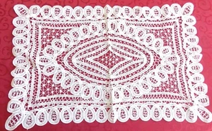 NAPPERON BRODE MAIN DENTELLE RENAISSANCE 40x60 RECTANGULAIRE BLANC *** - Picture 1 of 2