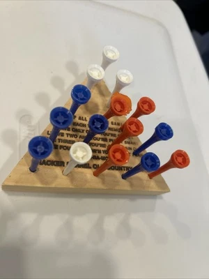 Juego de clavijas triangulares antiguas galletas y barril Foto 1 de 3