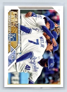 Kansas City Royals 2023 Topps #134 Royal Blue Kansas City Royals 3-15 - Bild 1 von 2