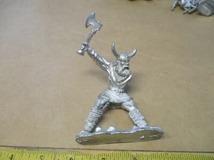 De colección RMI 02 Vikingo con Brazo Faltante de Broca Hacha Bash Medalla Grande Miniatura Juegos D&D - Imagen 1 de 4