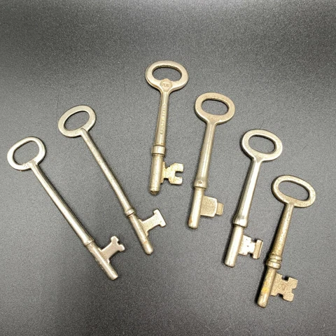 Antique lot of 6 skeleton keys steel iron brass around 1-2"  mixed lot Cover
