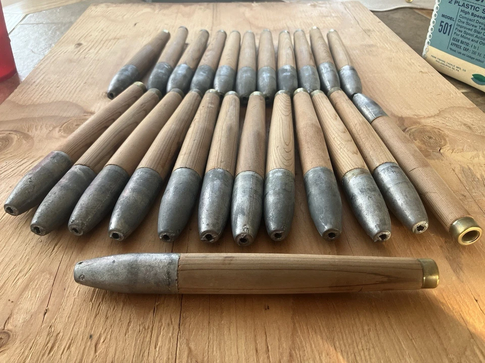 "Lote de 24 señuelos de atún vintage con tapón de cedro de 3 oz - cabeza de plomo arrastre - 6,5"" sin aparejar" Foto 1 de 4