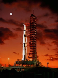 Póster fotográfico impresión artística del centro espacial Kennedy del amanecer del cohete Saturno V Apolo 4 - Imagen 1 de 1