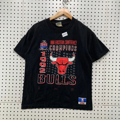 VTG 90s Chicago Bull Nutmeg Shirt Mens Medium Black 1992 Single Stitch USA 20x25 - Image 1 of 4