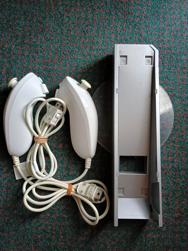Lote de 2 mandos nunchuck blancos OEM Nintendo Wii RVL-004 y soporte oficial Foto 1 de 1