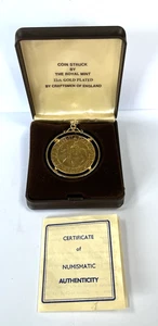 1977 Queen Elizabeth II 22ct Gold Plated Silver Jubilee Crown Pendant Coin Boxed - Picture 1 of 10