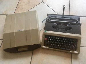 Schreibmaschine Privileg 230T komplett mit Schutzhaube - Gebraucht! - Bild 1 von 11