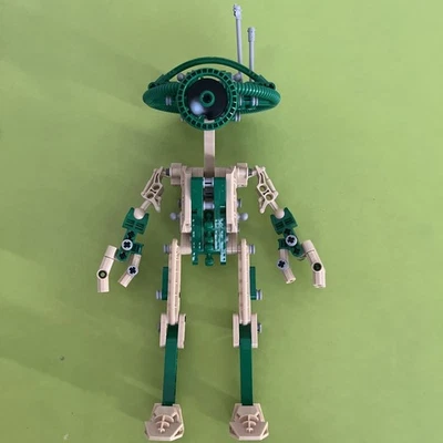 LEGO Technic Star Wars: Pit Droid Bionicle Near Complete Set 8000 - Image 1 of 4