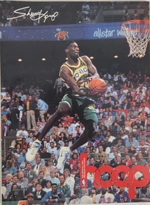 HOOP MAGAZINE - 1992/1993 featuring the Detroit Pistons (Shawn Kemp cover) - Picture 1 of 5