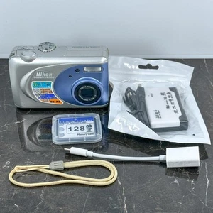 Nikon Coolpix E2000 Compact Digital Camera AA Battery Retro with Transfer Set - Picture 1 of 15